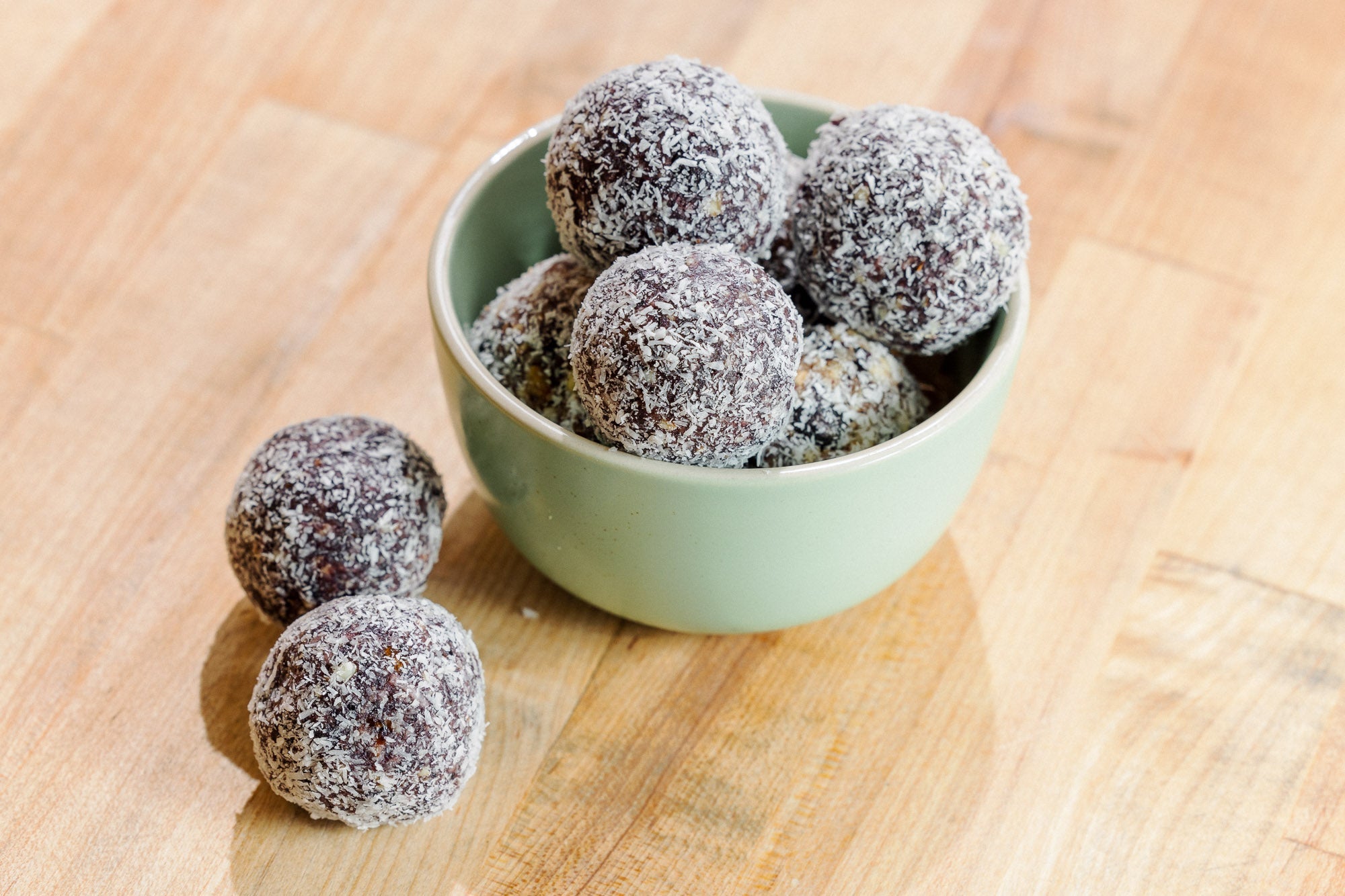 Raw Lemon Blueberry Bites